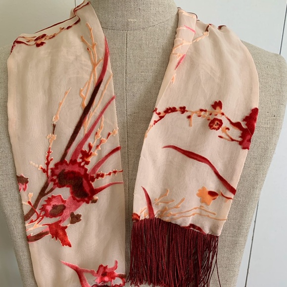 Cream scarf with red velvet detailing. - Picture 6 of 6